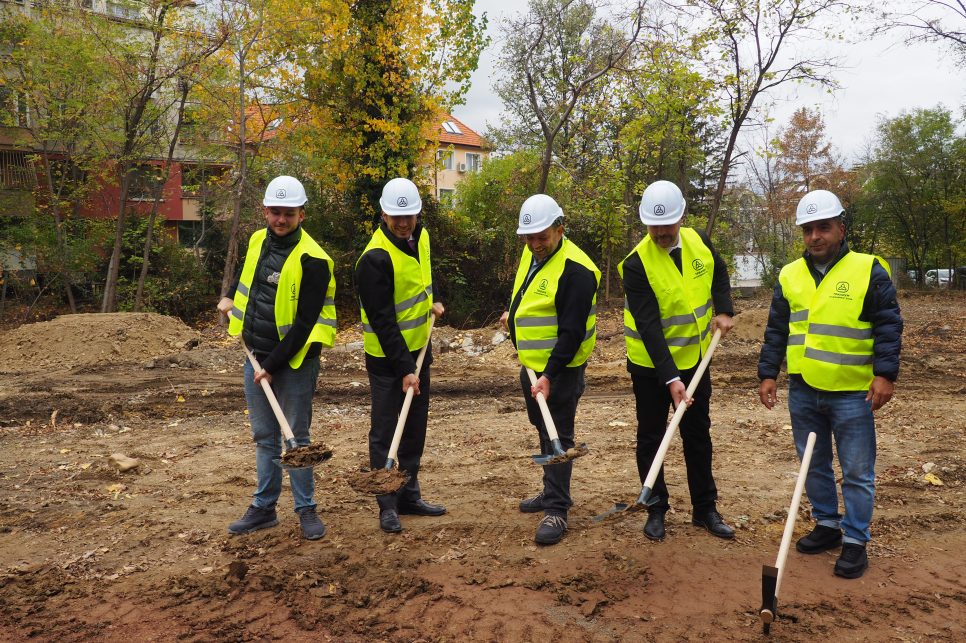 НОВА ПАРКОВА ЗОНА И ДЕТСКИ ПЛОЩАДКИ В КВ. ВИТОША